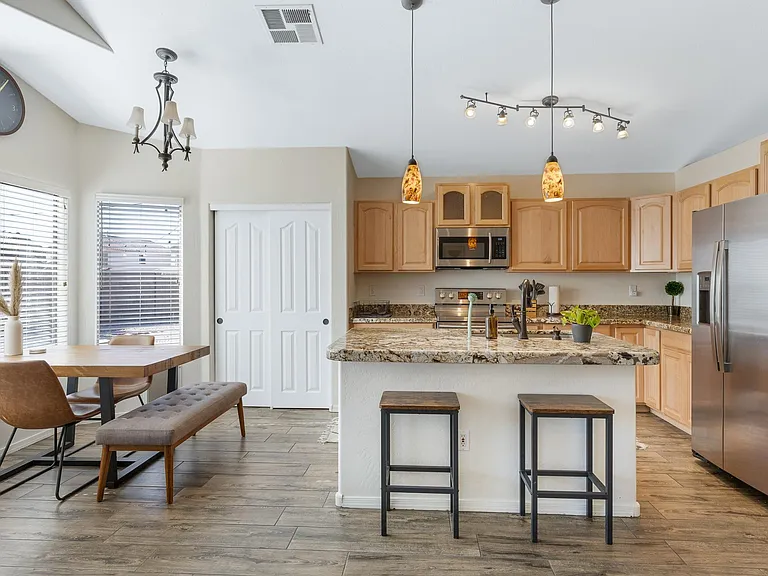 559 W Scott Ave — Photo 23