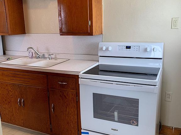 4th image of 400 E 23rd St