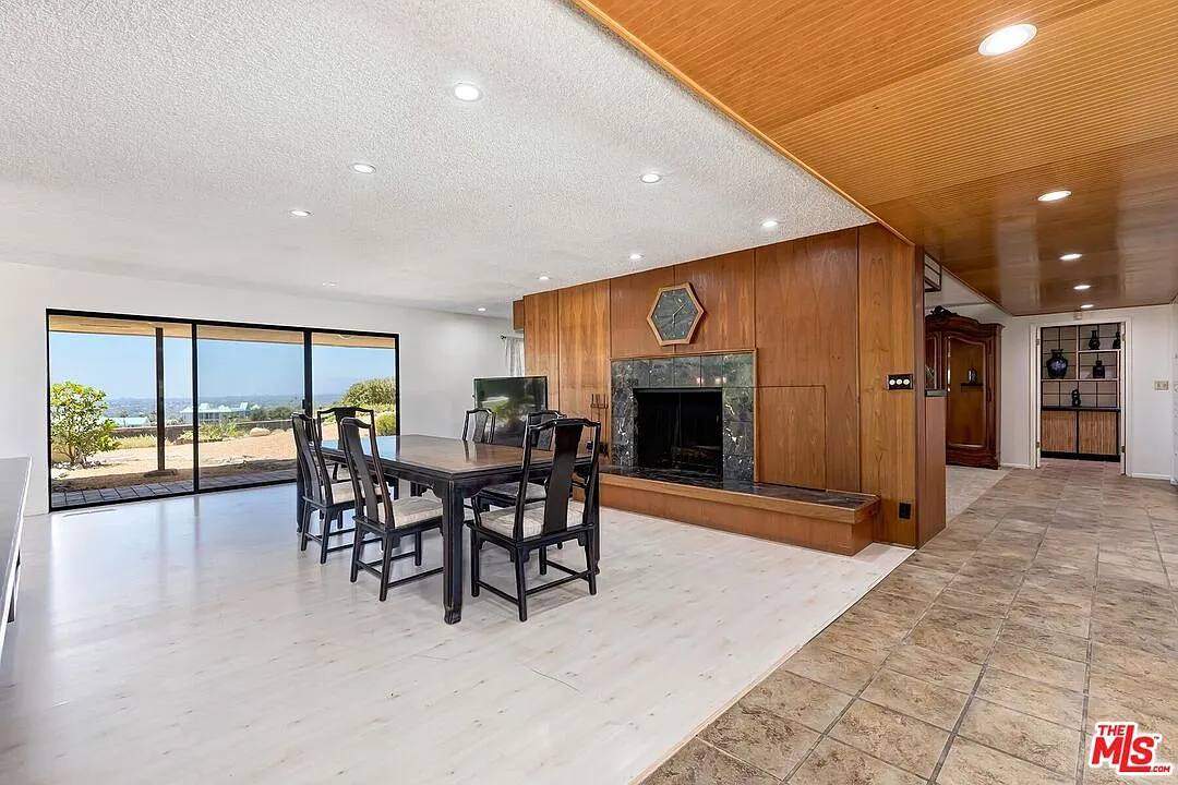 3 bed, 4.0 bath, 2930 sqft, $8,950 — Photo 4