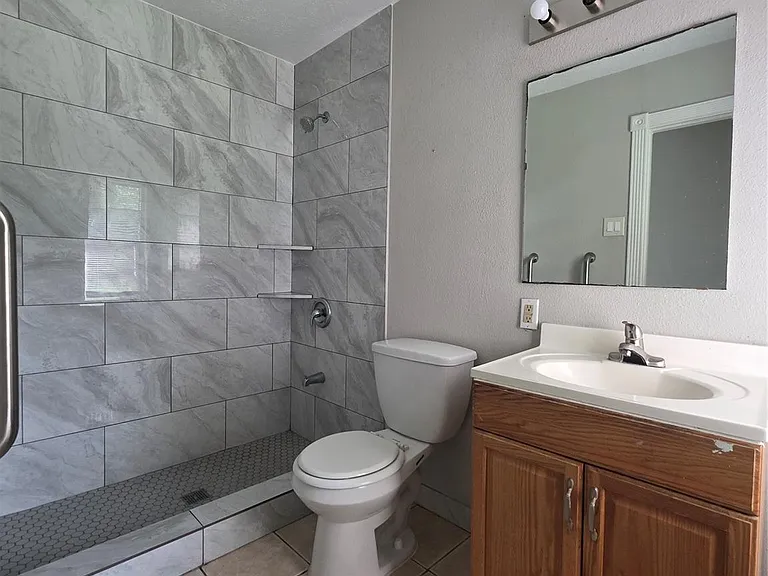 705 N Circle Dr — Photo 14