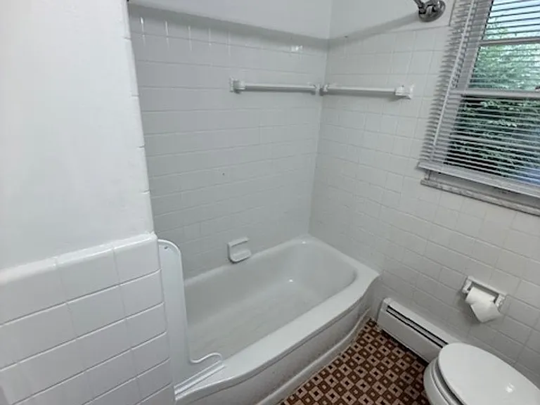 1000 Woodlawn Ave — Photo 9