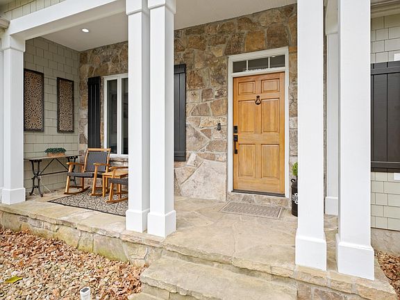 3rd image of 446 Carrie Dr