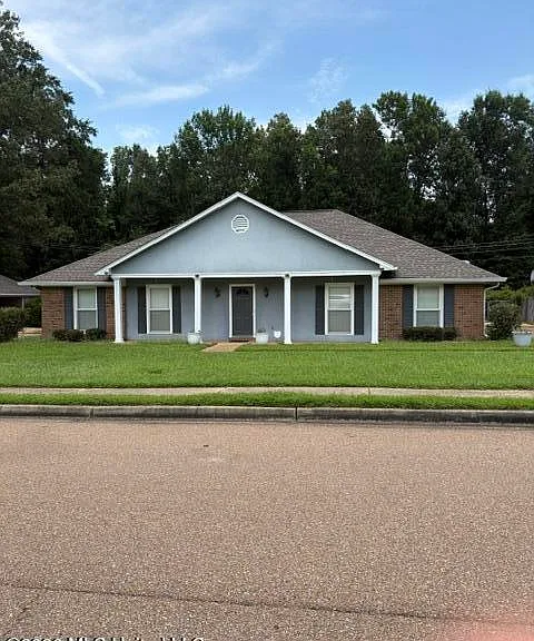 1042 N Azalea Dr — Photo 1
