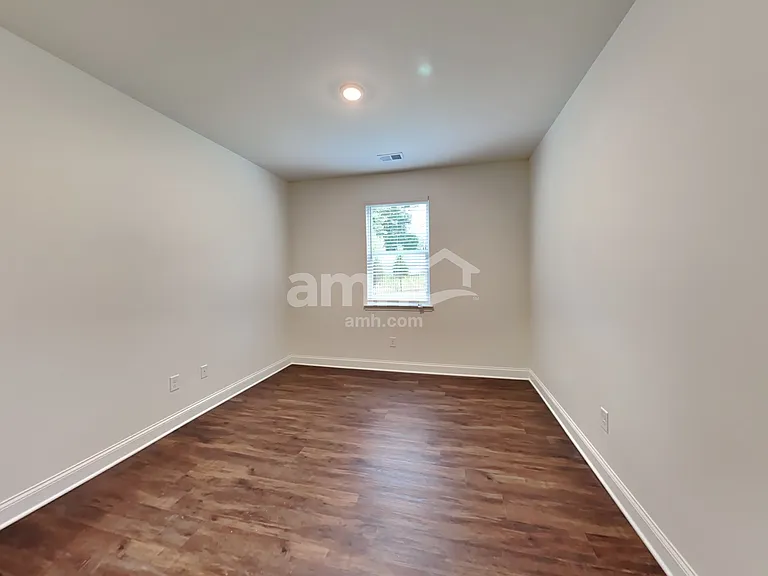 719 Carnaby Ln — Photo 22