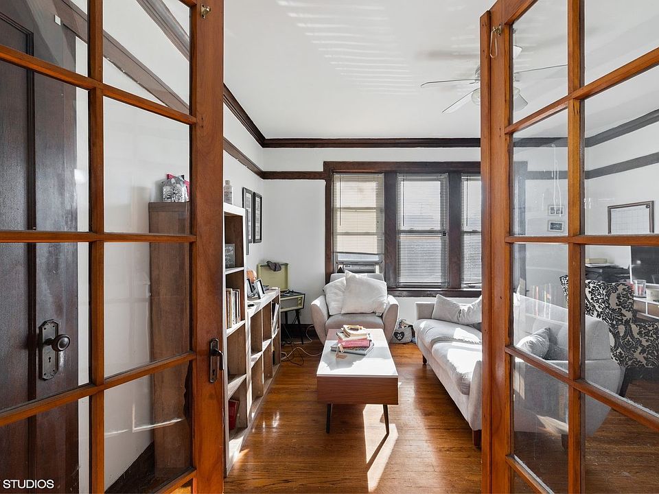2nd image of 3400 N Harding Ave #2R