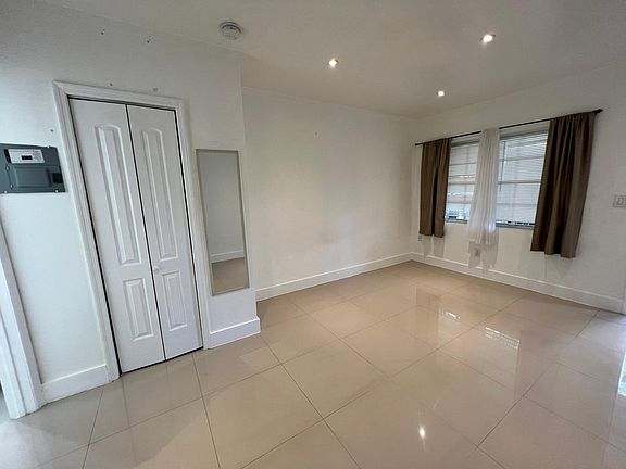 5th image of 553 NE 61st St #4