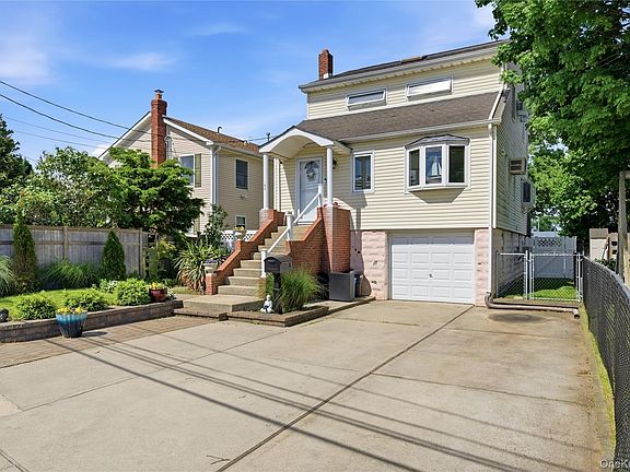 3rd image of 107 E Shore Road
