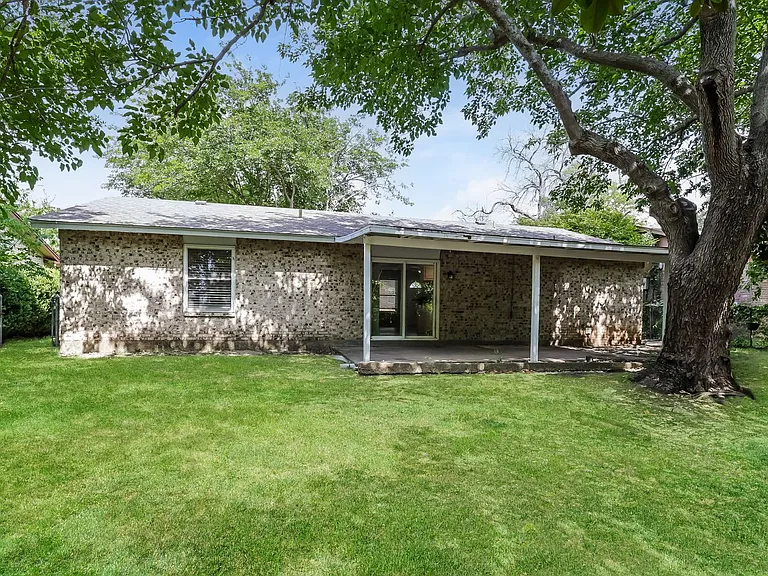 738 Lisa Ln — Photo 14