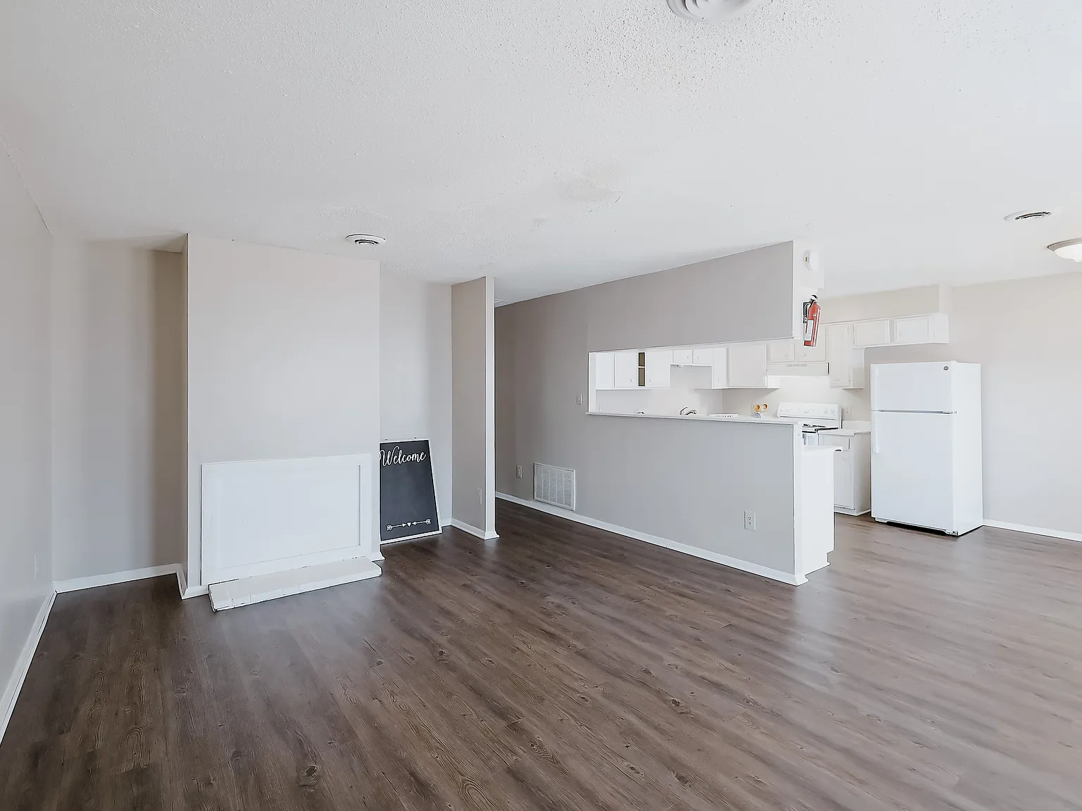 Emerald Square Apartments — Photo 2