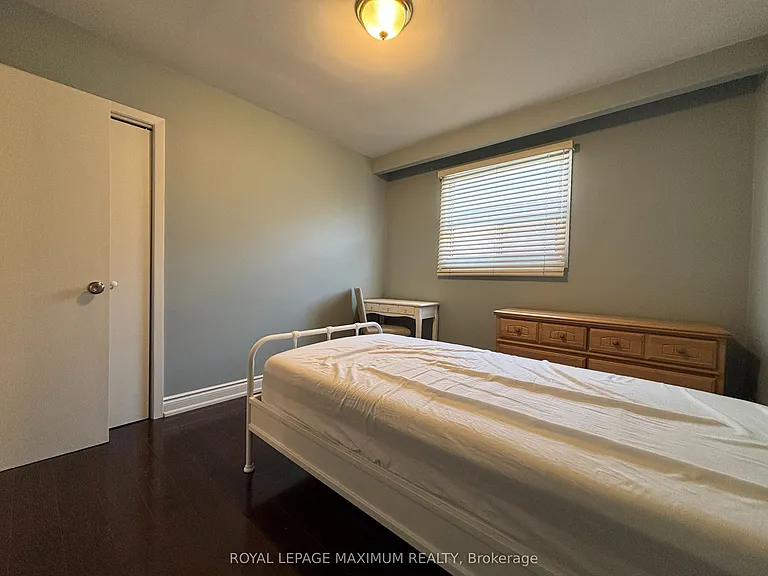 54 Hisey Cres W — Photo 20