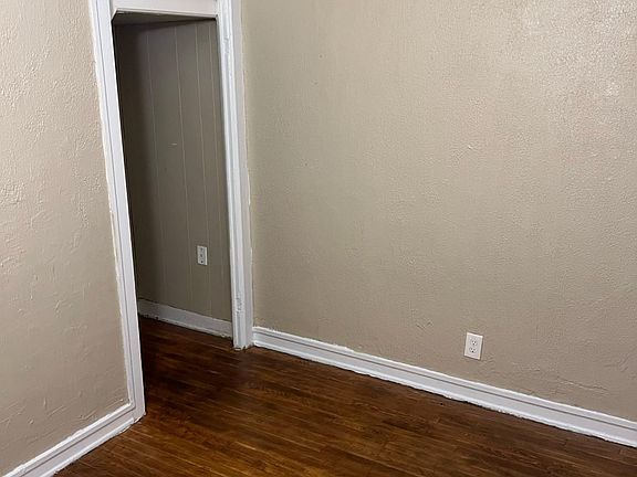 4th image of 851 1/2 Davis Ave NW