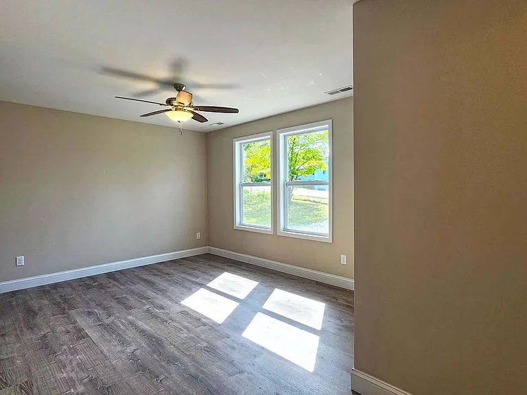 127 Hawthorne Dr — Photo 8