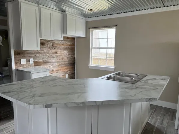 212 Linda Dr, Spicewood, TX 78669