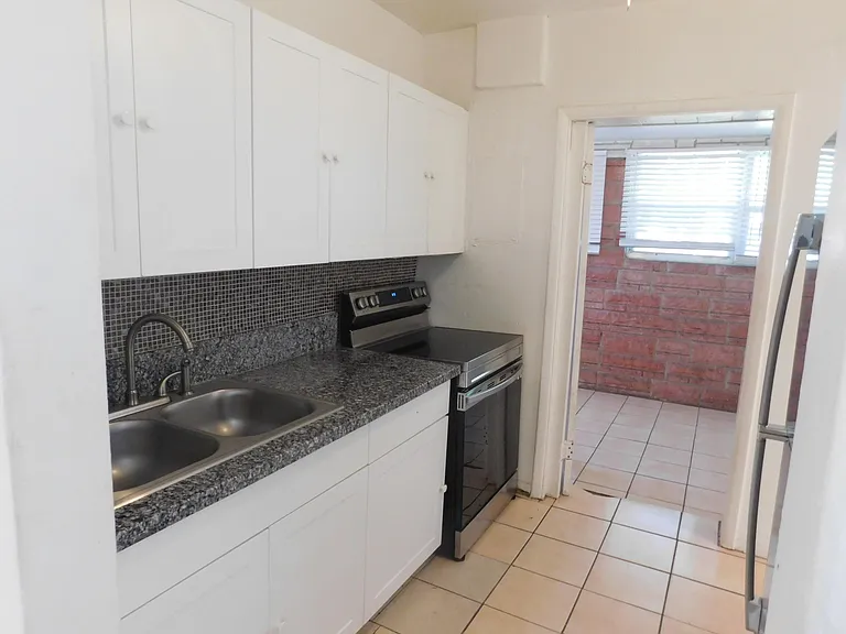 435 NW 30th Ave — Photo 7