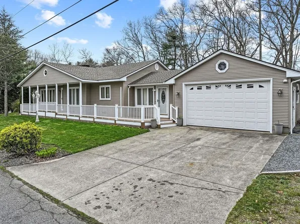 2 Watuppa Rd, Westport, MA 02790