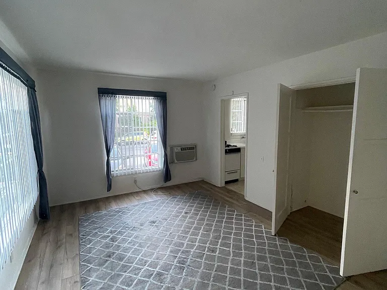 308 N Louise St #19 — Photo 4