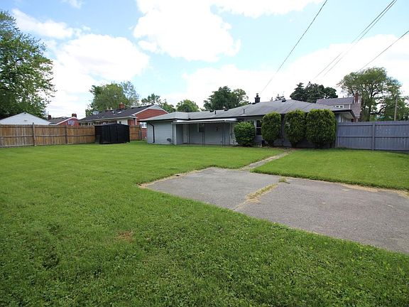4th image of 26705 Greenleaf St