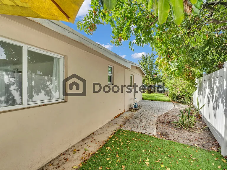 1837 NE 48th Ct — Photo 7
