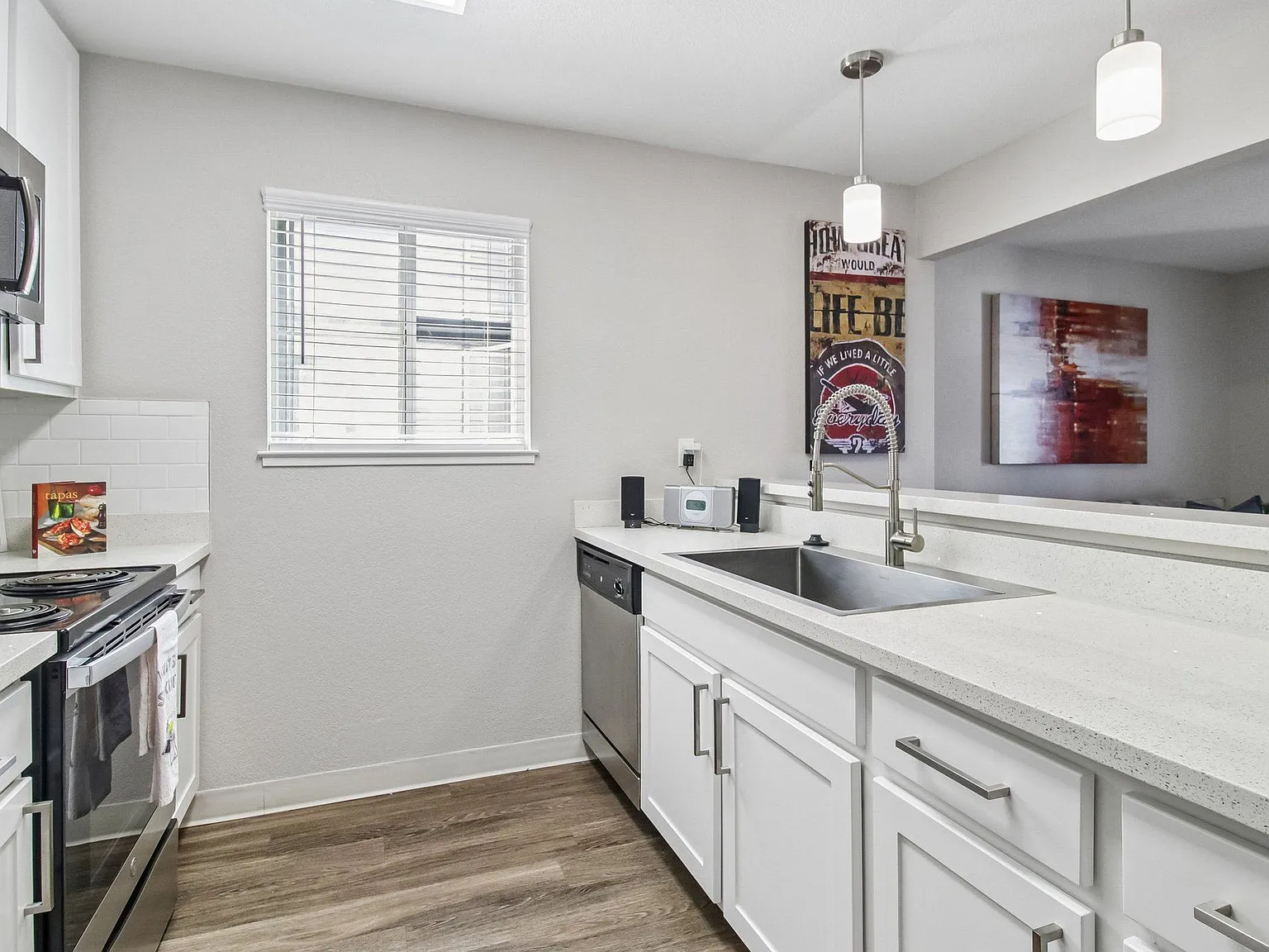 Terra House Apartments — Photo 2