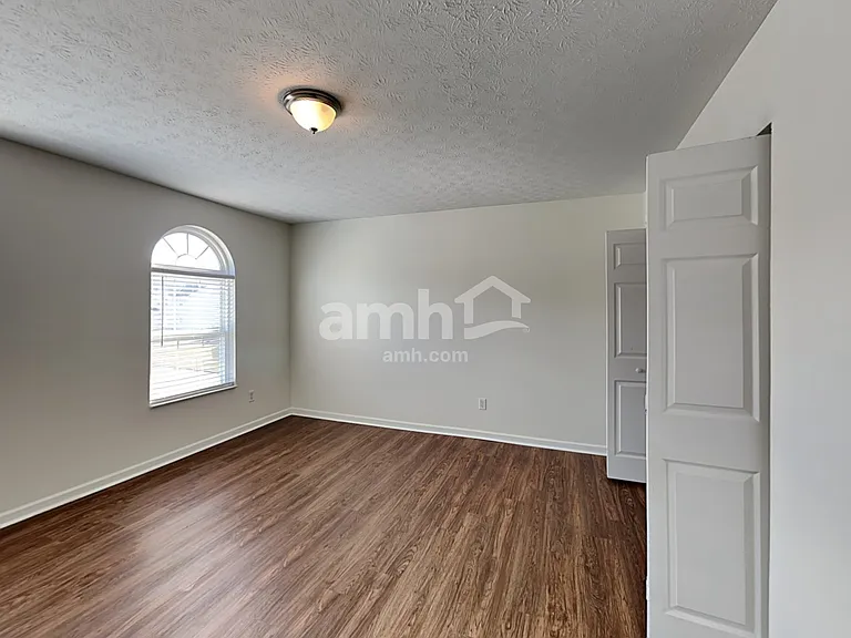 125 Simsbury Ct — Photo 23