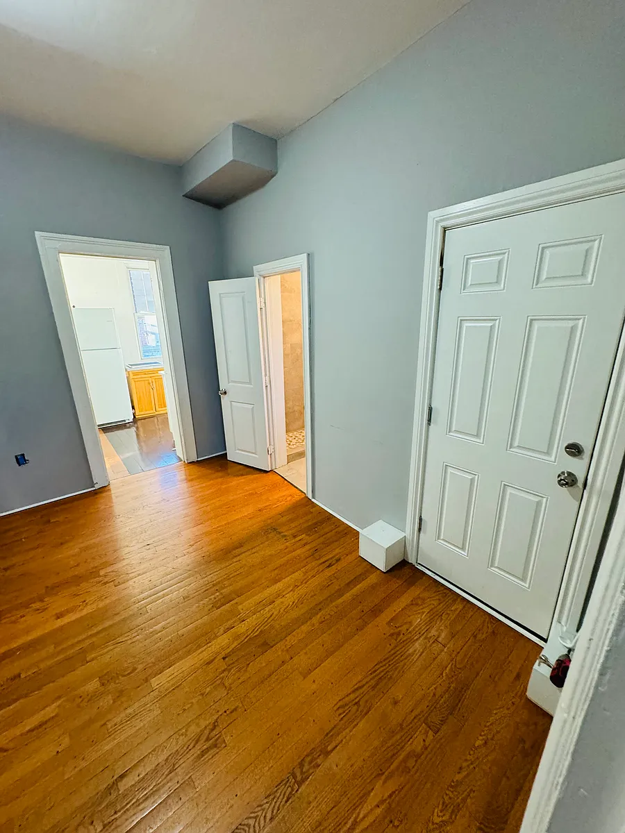 Building Photo - 32 N Hamilton St #2