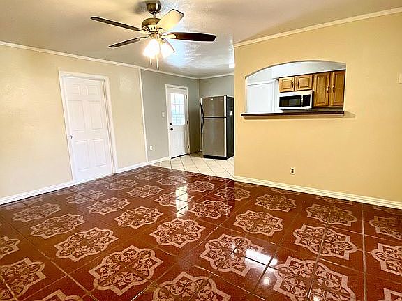 4th image of 734 Upland Ln
