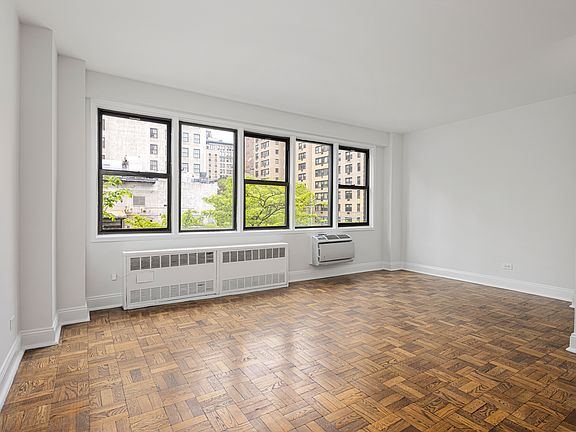 4th image of 200 E 15th St APT 3E
