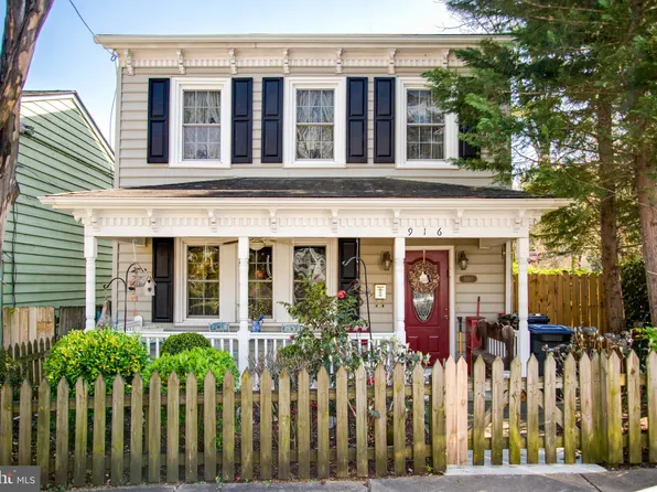 916 Hanover St, Fredericksburg, VA 22401