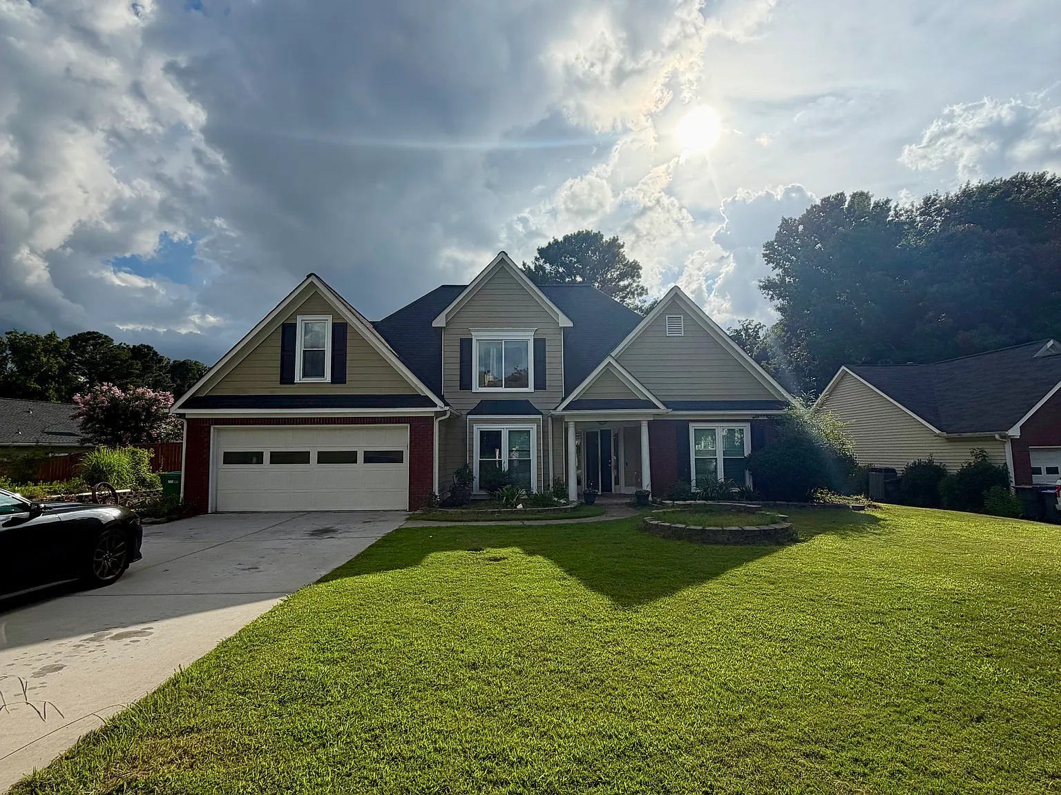4 bed, 2.5 bath, 2370 sqft, $2,650 — Photo 3