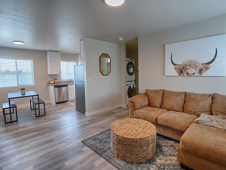 1110 W Woodland Lake Rd #D — Photo 1