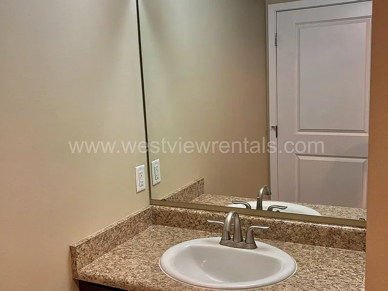 200 E Maple St — Photo 261