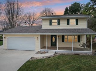 512 Brian St, Mount Horeb, WI 53572