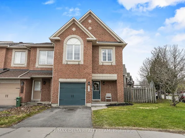 540 Chardonnay Dr, Ottawa, ON K4A 4J5