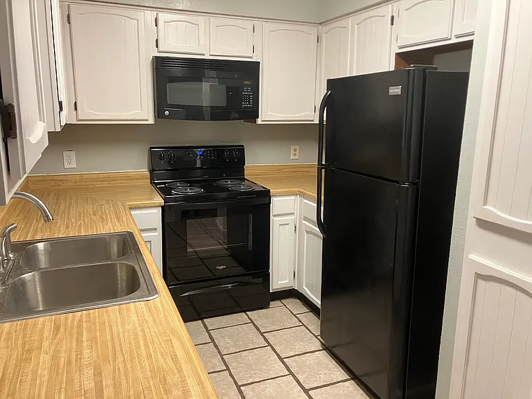 3002 Clover Ln — Photo 4
