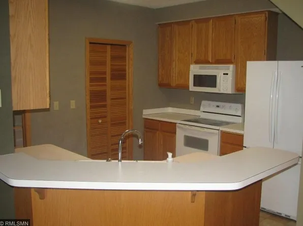 2255 Ranchview Ln N Unit 23, Plymouth, MN 55447