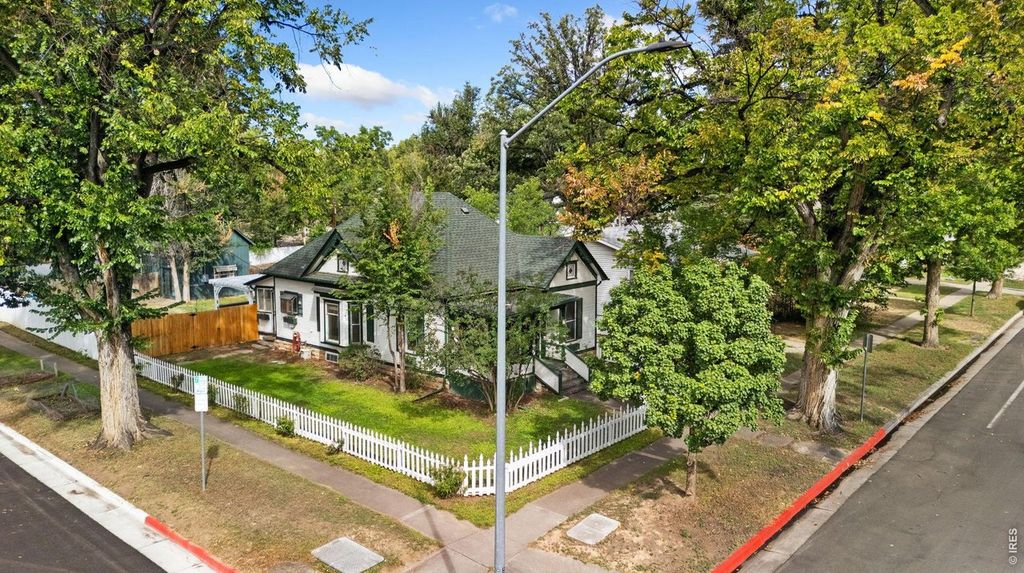 1121 Remington St
