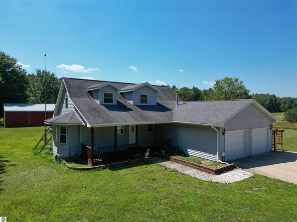 1344 E Cassaday Dr, Hope, MI 48628