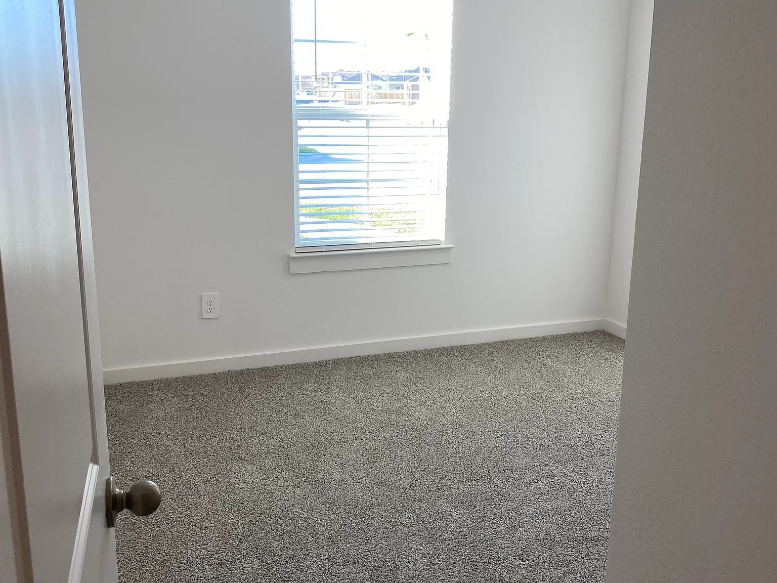 4 bed, 2.5 bath, 1831 sqft, $2,300 — Photo 4