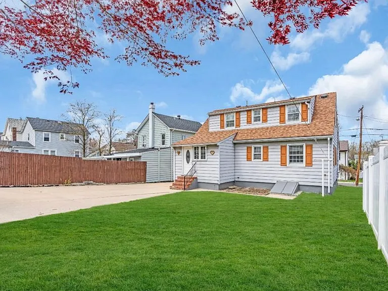 22 Hart St — Photo 2