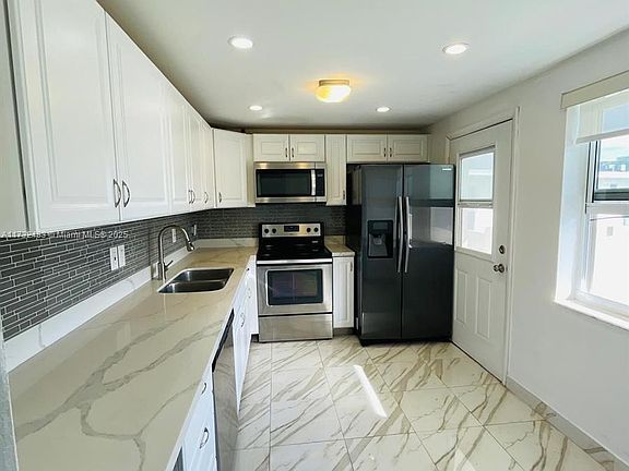 2nd image of 1701 NE 191st St #A402