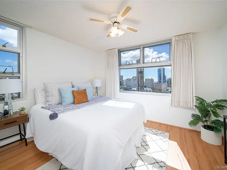 1448 Young St #1703 — Photo 4