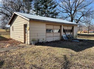 333 N Walnut, Versailles, IL 62378