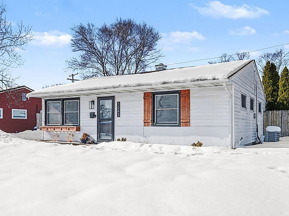 2nd image of 1243 Browne Ln
