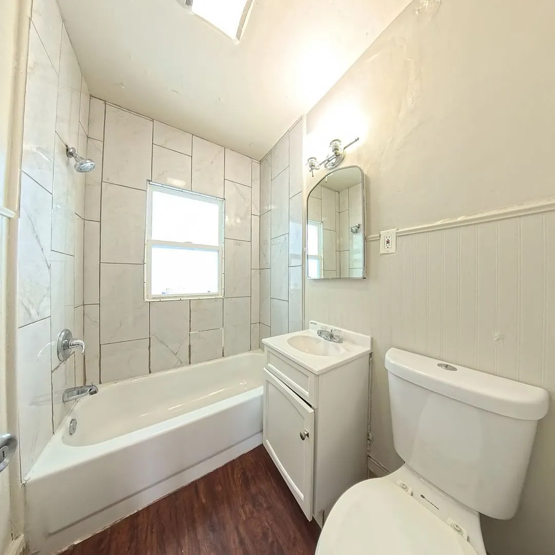 Adorable 2 Bedroom 1 Bath Home — Photo 4
