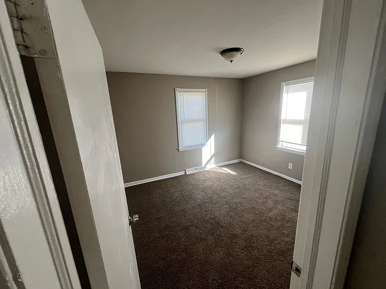 3701 N Whitney Ave — Photo 17