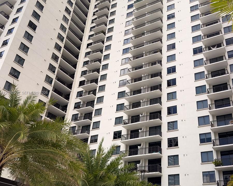 1st image of 999 SW 1st Ave APT 1611