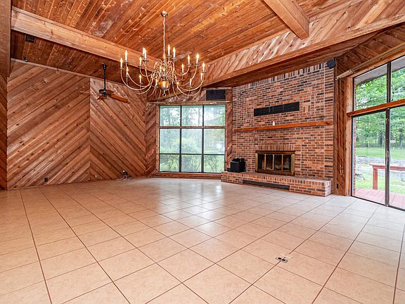 3rd image of 214 Millcreek Dr