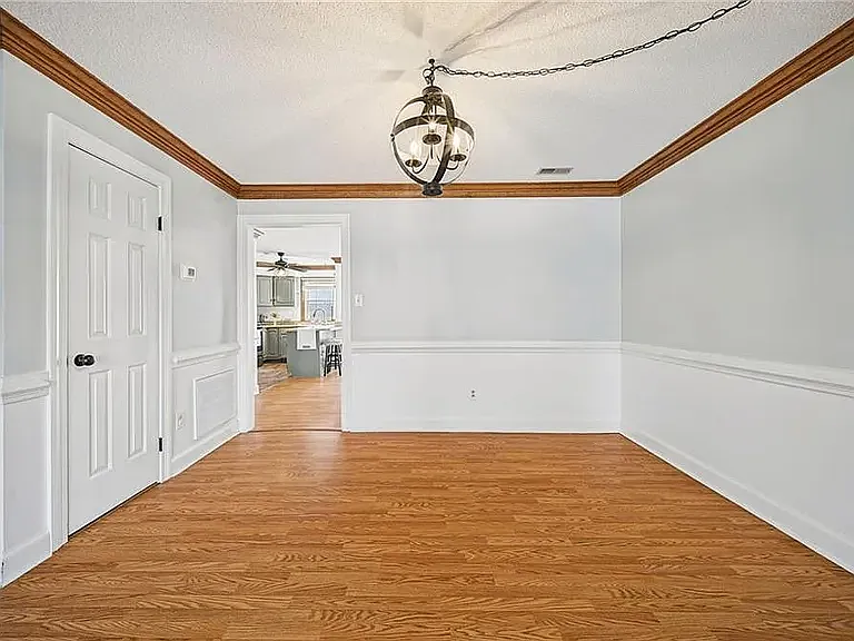 3 bed, 2.5 bath, 1643 sqft, $2,400 — Photo 3