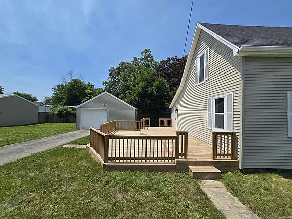 4th image of 1813 E Delta Dr