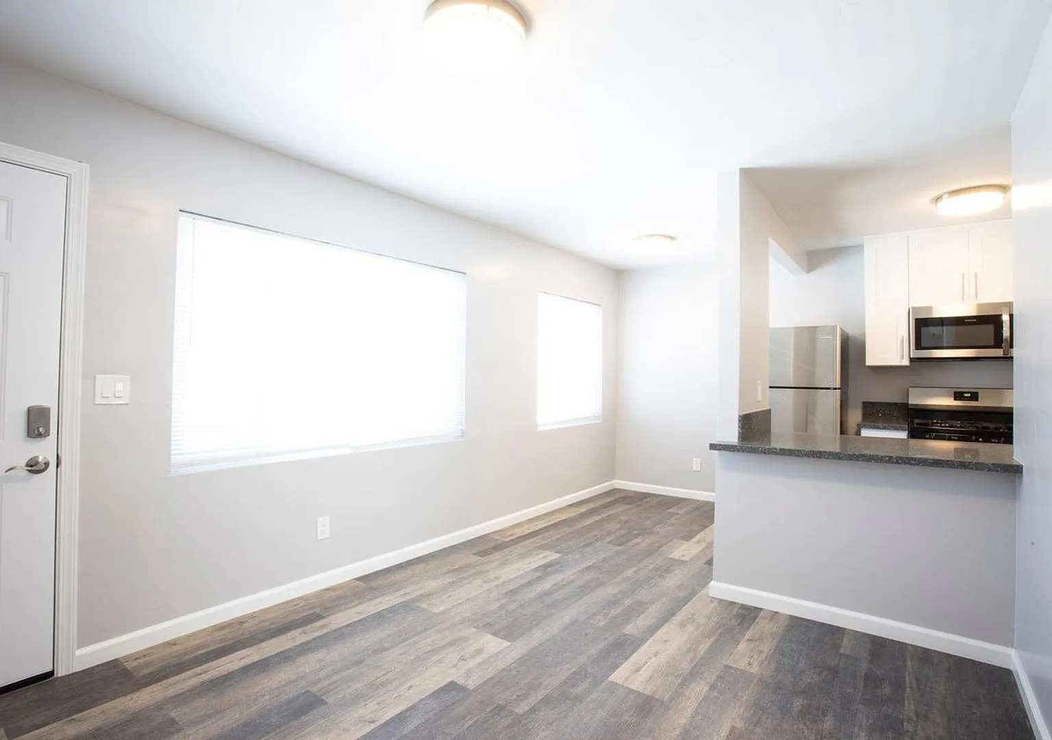 Cherokee Ave | 3853 — Photo 4